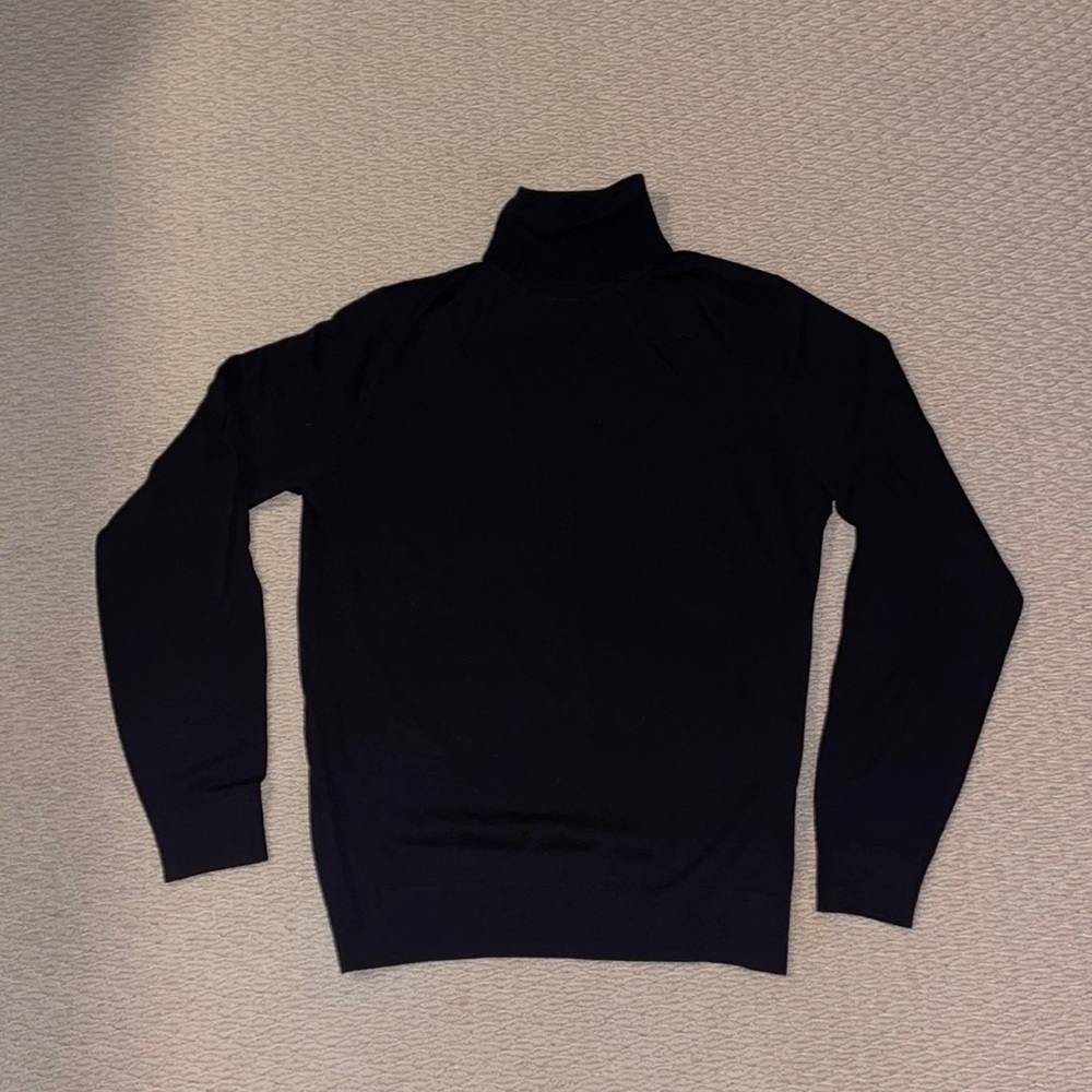 Uniqlo black merino wool turtleneck